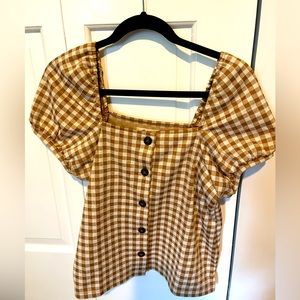 Yellow gingham puff-sleeved top from Madewell!